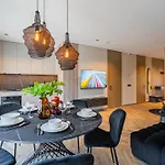 Holiday home Black Pine House