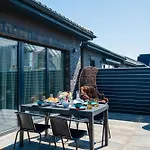 Black Pine House Holiday home *