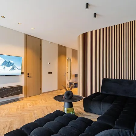 Black Pine House 펜션